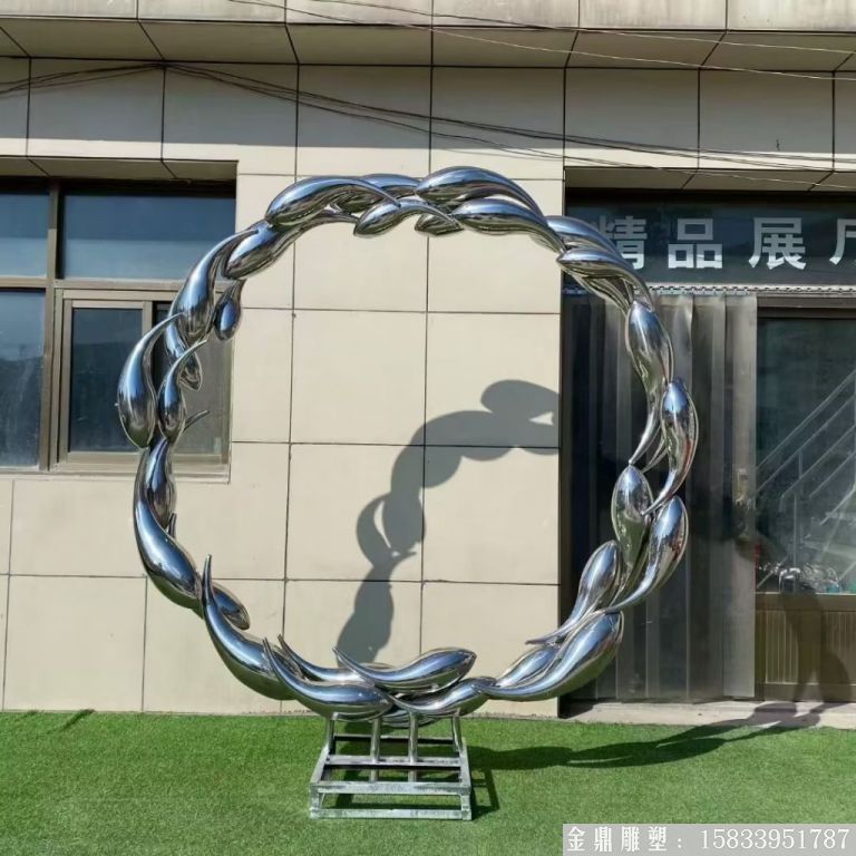不銹鋼抽象小魚(yú)鏡面雕塑4