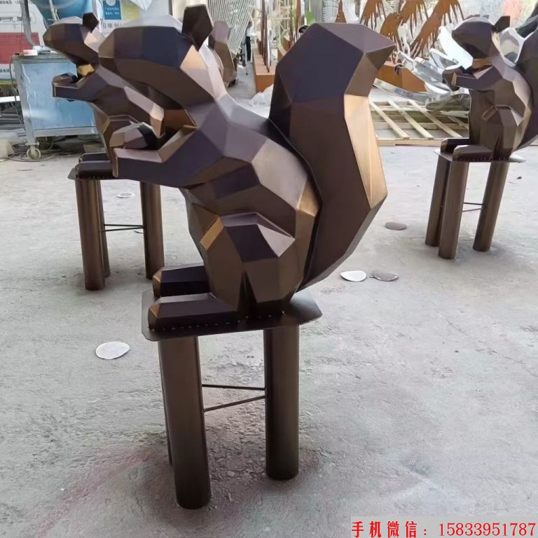 不銹鋼仿銅切面松鼠雕塑，幾何動物松鼠
